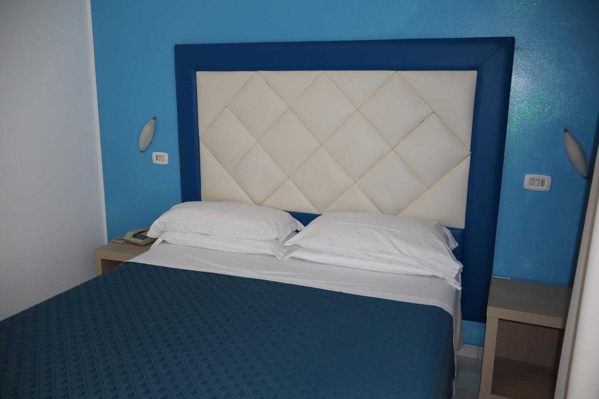 Hotel Albatros Roseto Degli Abruzzi Exterior photo