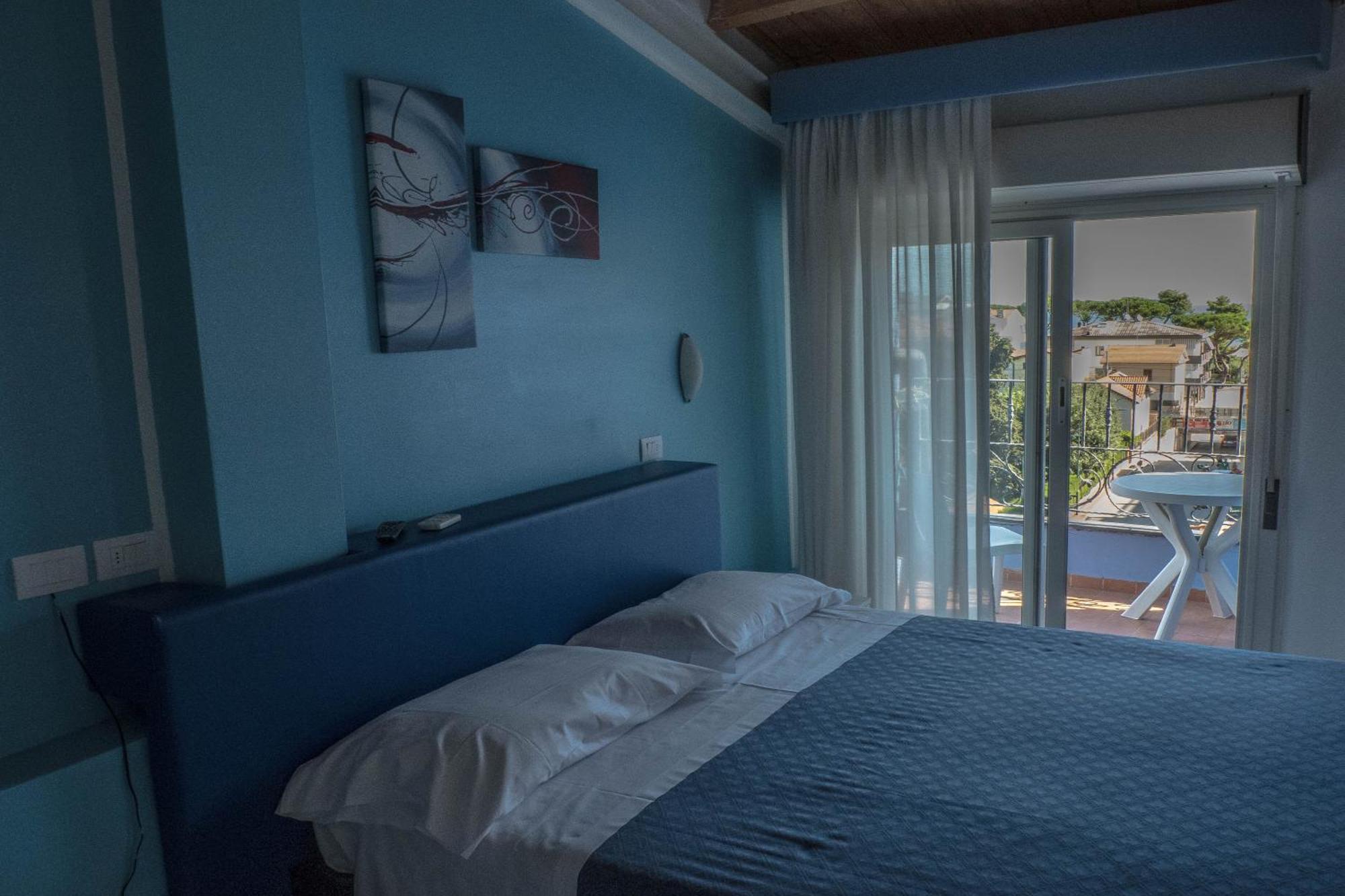 Hotel Albatros Roseto Degli Abruzzi Exterior photo