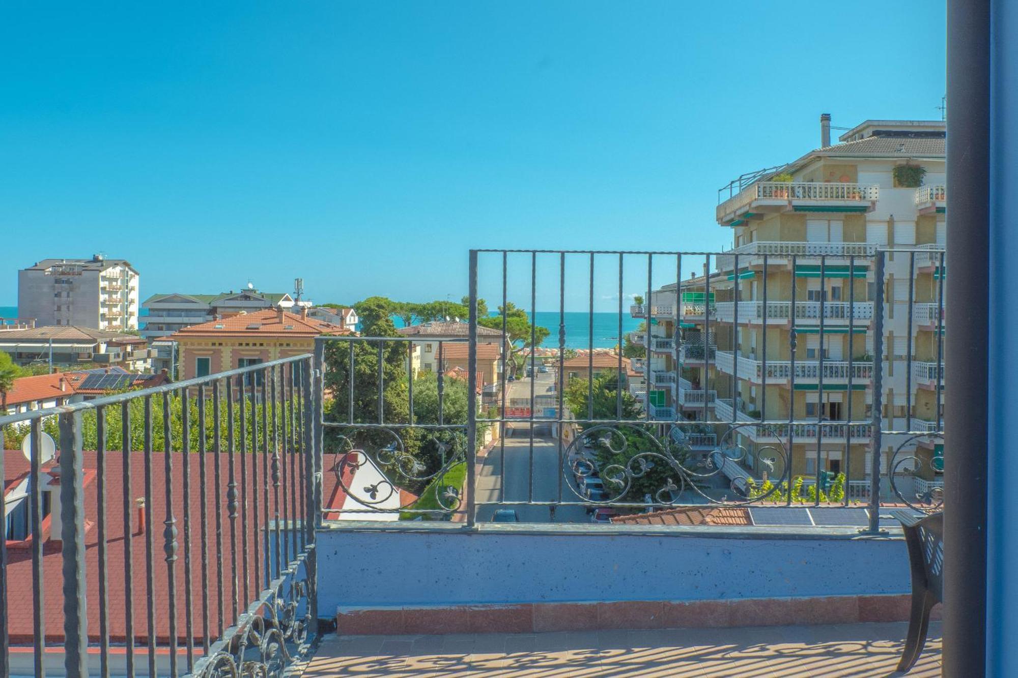 Hotel Albatros Roseto Degli Abruzzi Exterior photo