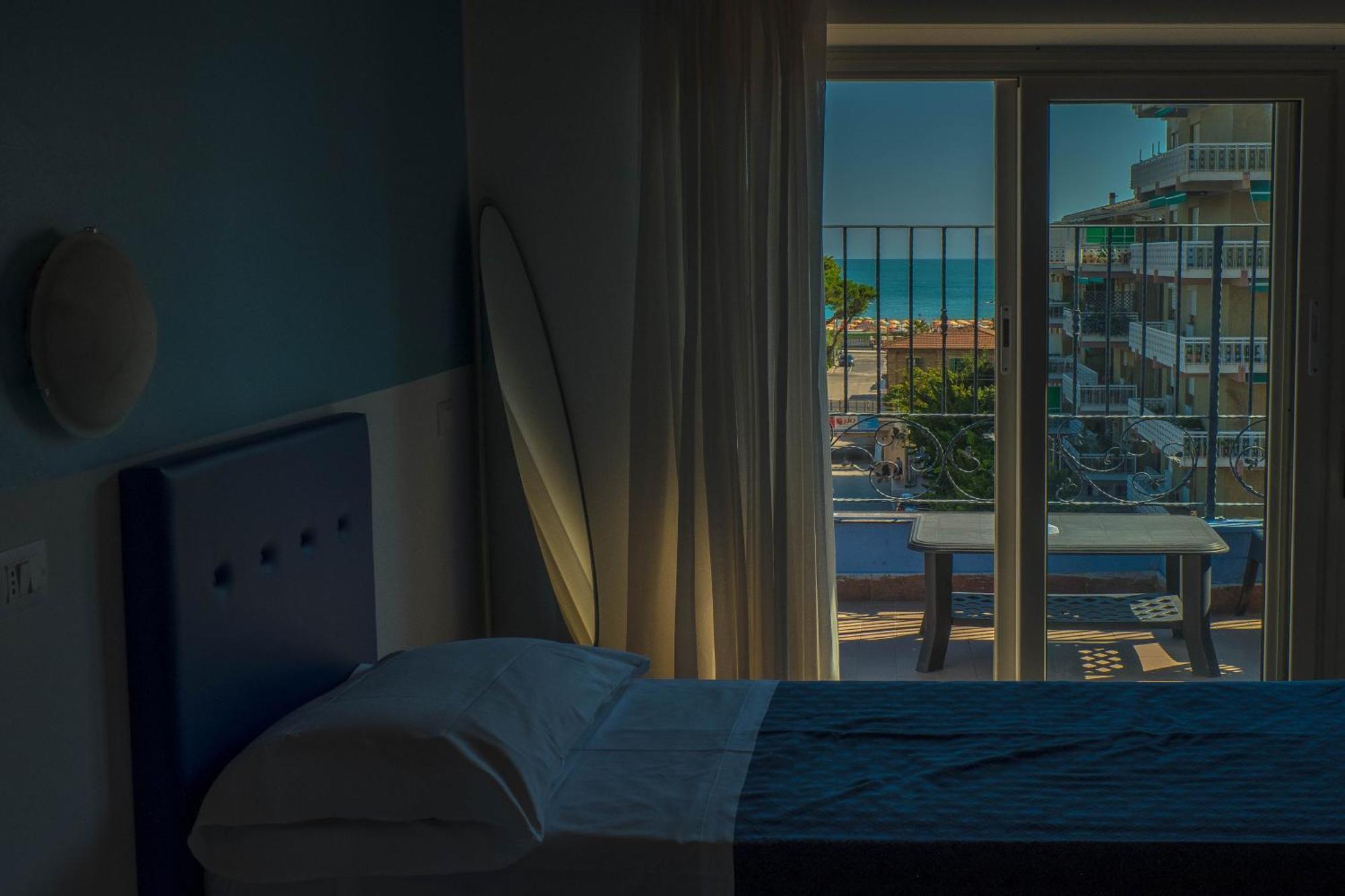 Hotel Albatros Roseto Degli Abruzzi Exterior photo