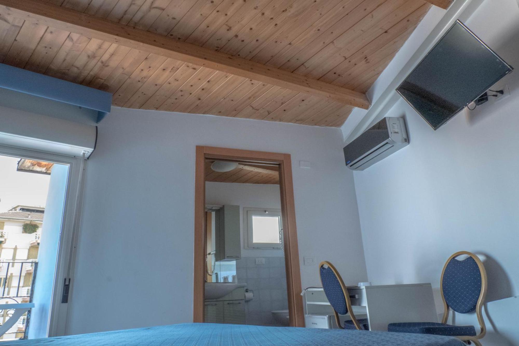 Hotel Albatros Roseto Degli Abruzzi Exterior photo