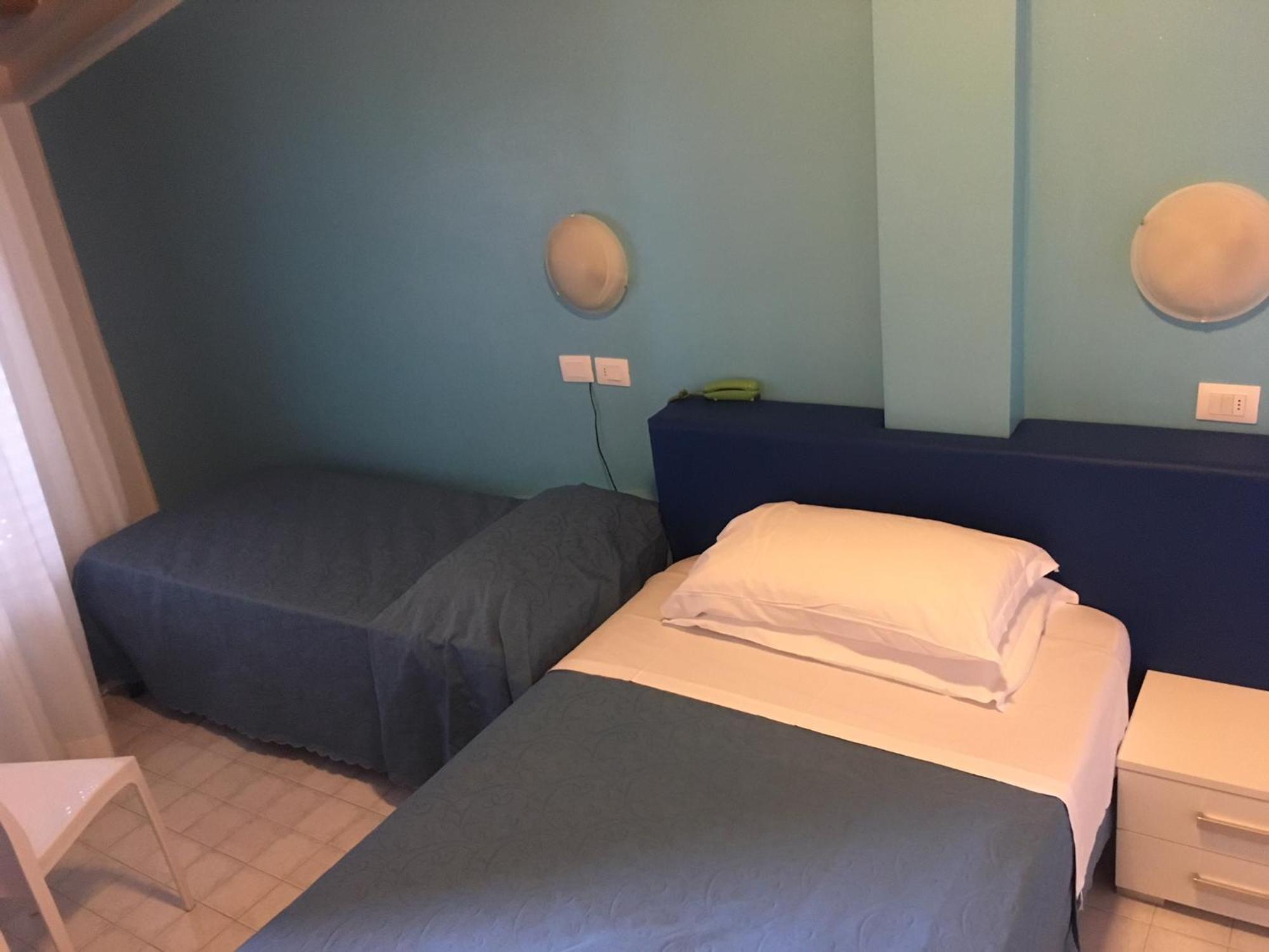 Hotel Albatros Roseto Degli Abruzzi Exterior photo