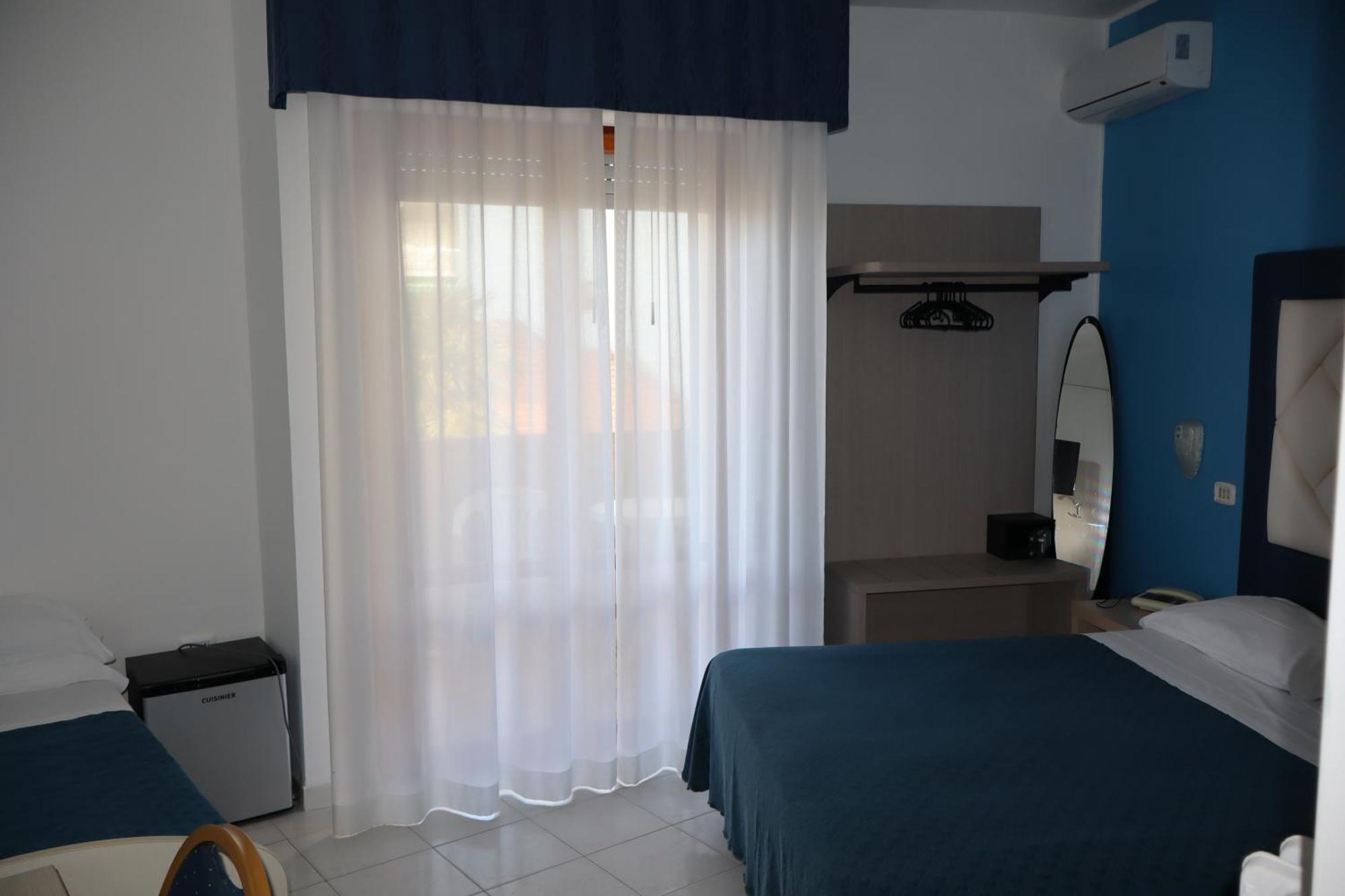 Hotel Albatros Roseto Degli Abruzzi Exterior photo