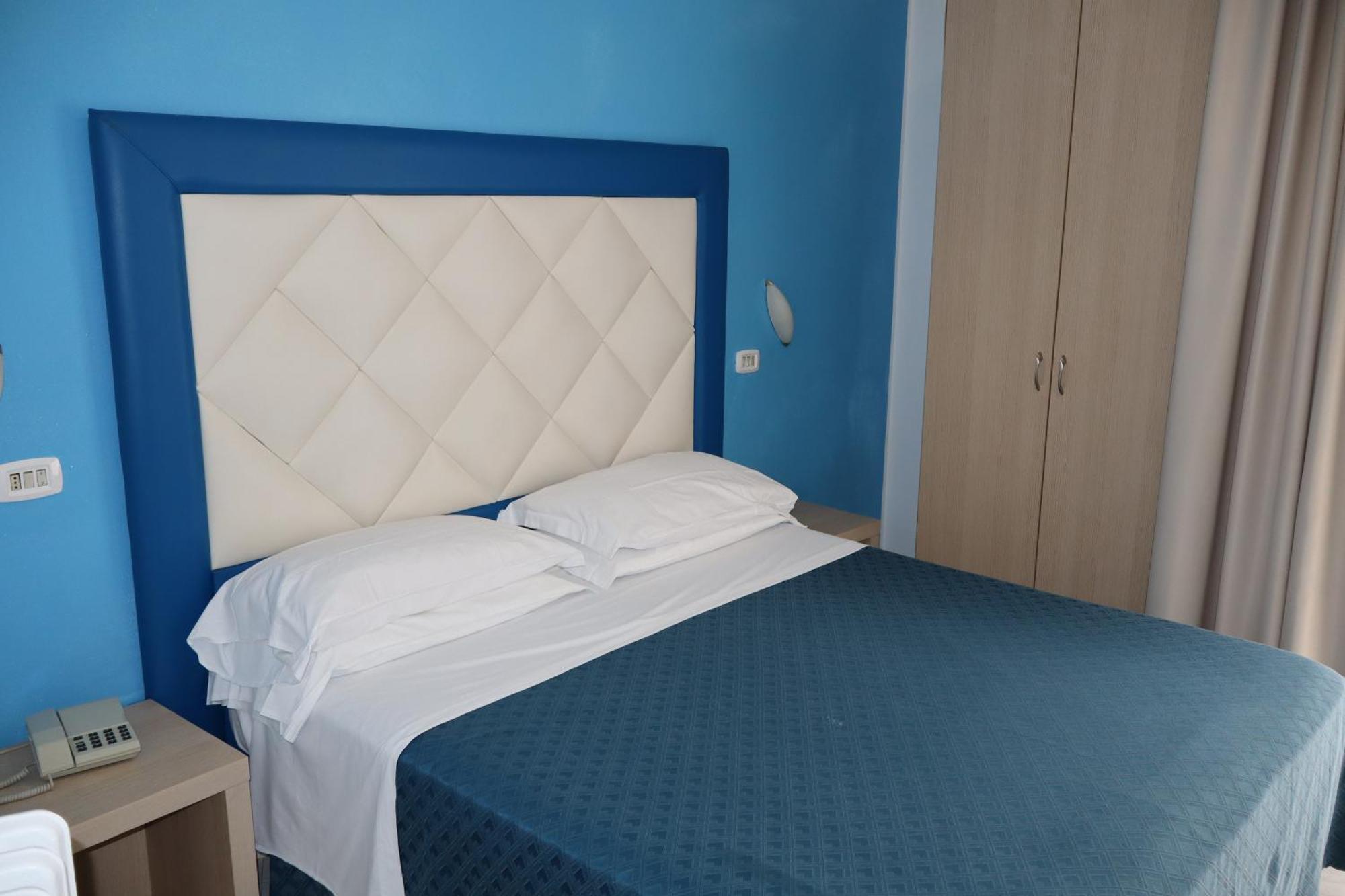 Hotel Albatros Roseto Degli Abruzzi Exterior photo